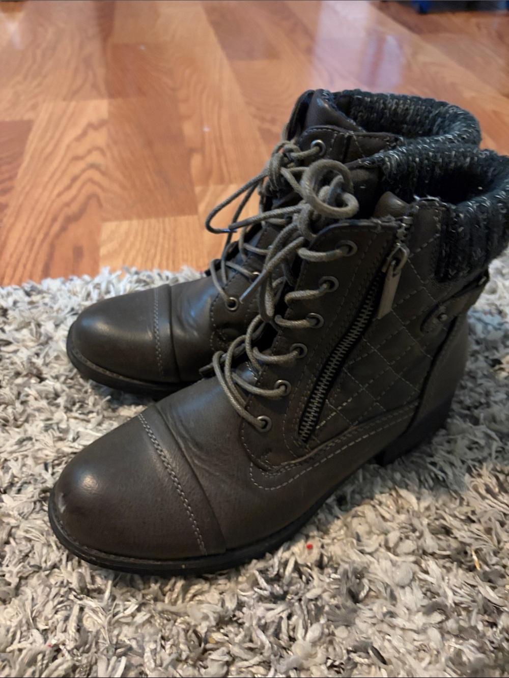 Women's Quilted Lace-Up Ankle Boots in Dark Gray